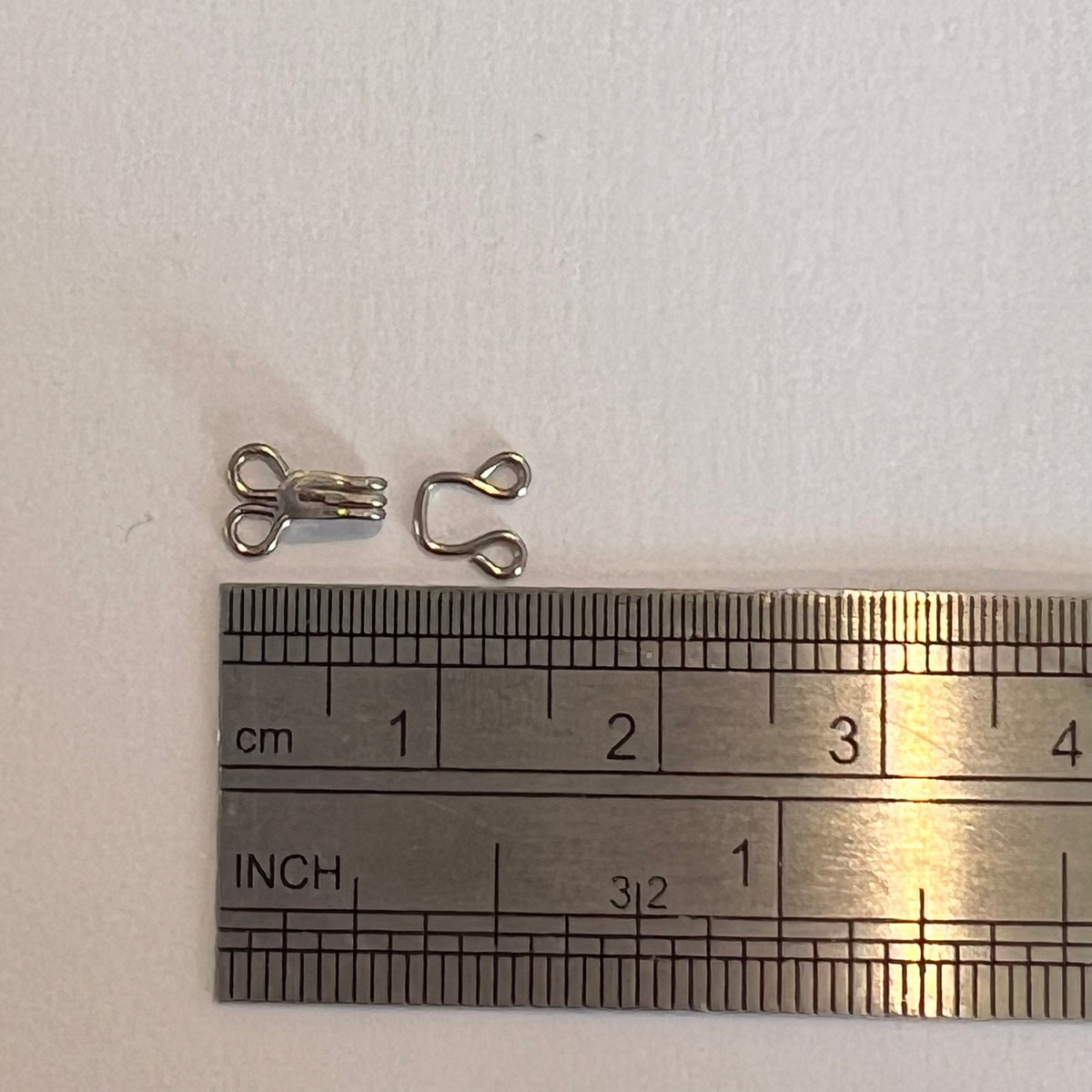 Hook & Eye / Size 0 / Nickel / pack of 12 Buttonmania