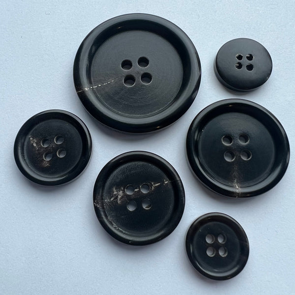 Black Horn / Suit Buttons / 4 Hole