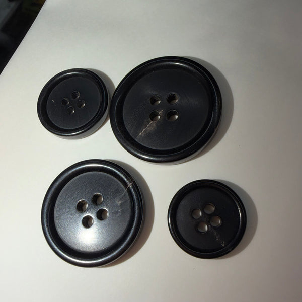 Black Horn / Suit Button / 4 Hole
