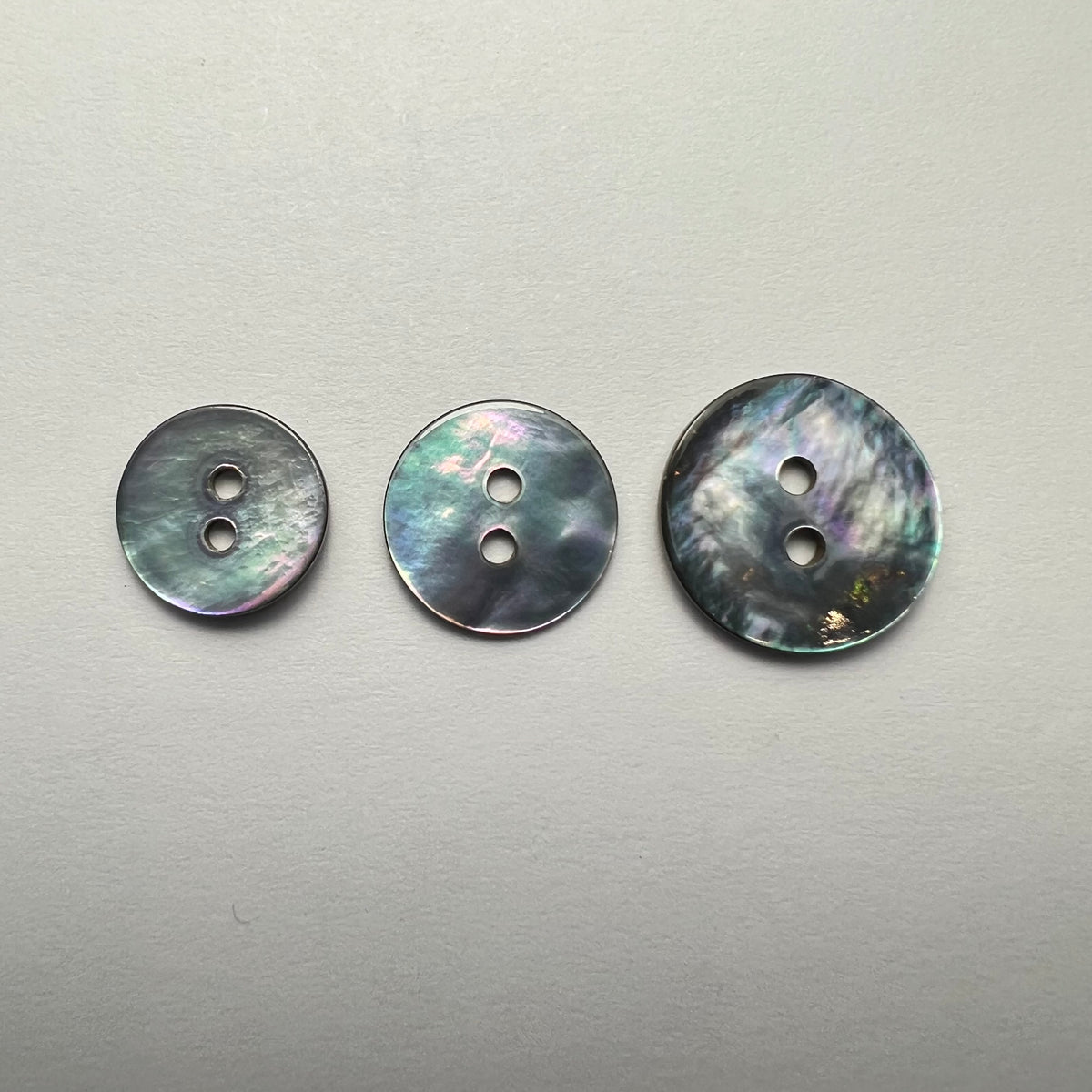Blue Agoya button / Shell / 2 Hole – Buttonmania