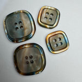 Square button with rim / 4 hole