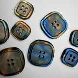 Square button with rim / 4 hole
