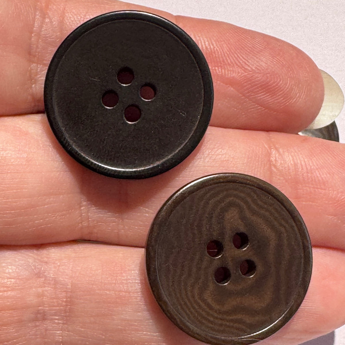 Help Button For File Suit / Vegetable Ivory / Thin Rim / 4 Hole – Buttonmania