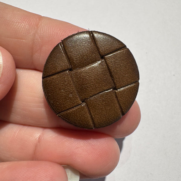 Leather / Large Weave look / Shank