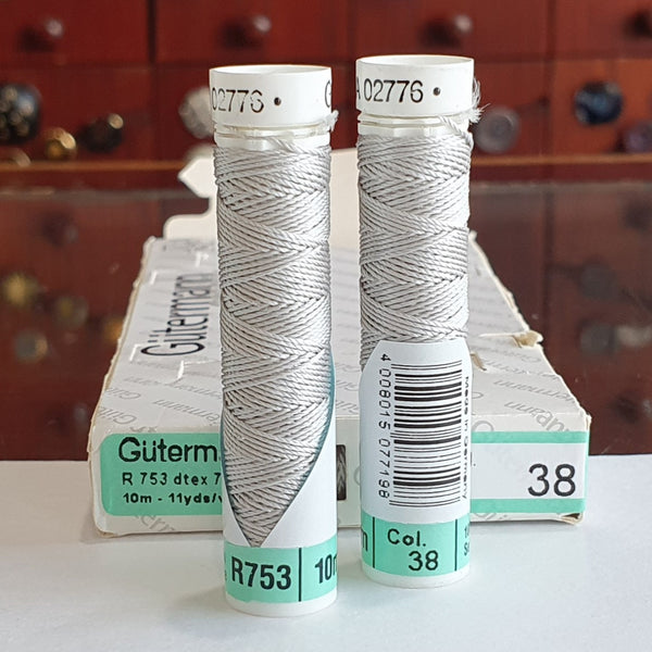 Silver Grey #038 - Gutermann Buttonhole Silk Twist / 10m spool