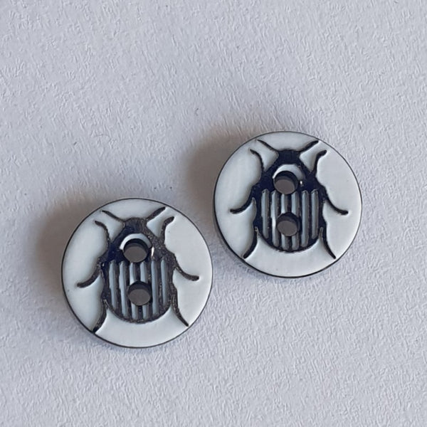 White with Black Beetle / Polyester / 2 Hole