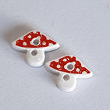 Red and White Mushroom / 2-hole