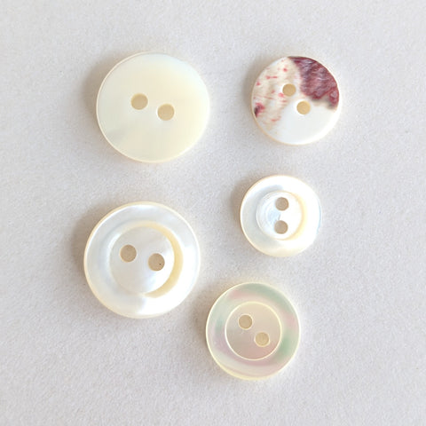 White / Shell / Shirt Button / 2 hole / Shiny