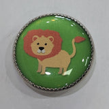 Lion / Green background / Acrylic Dome