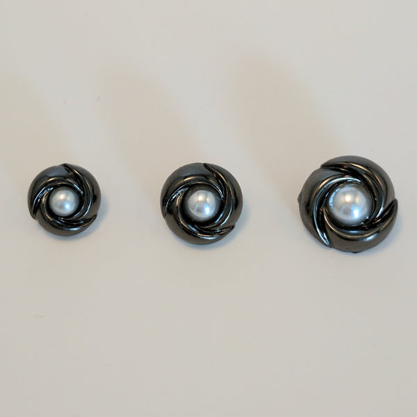 Black / Rose Petal Edge / Pearl Centre Dome