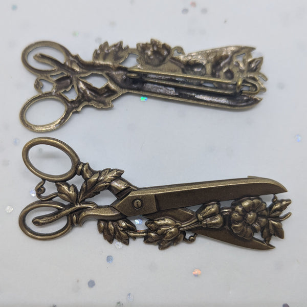 Metal Scissor Brooch / Bronze