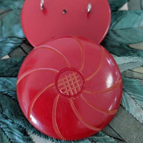 Red / Carved / Vintage / Bakelite