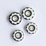 Flower / Black & White / 2 Hole