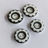 Flower / Black & White / 2 Hole