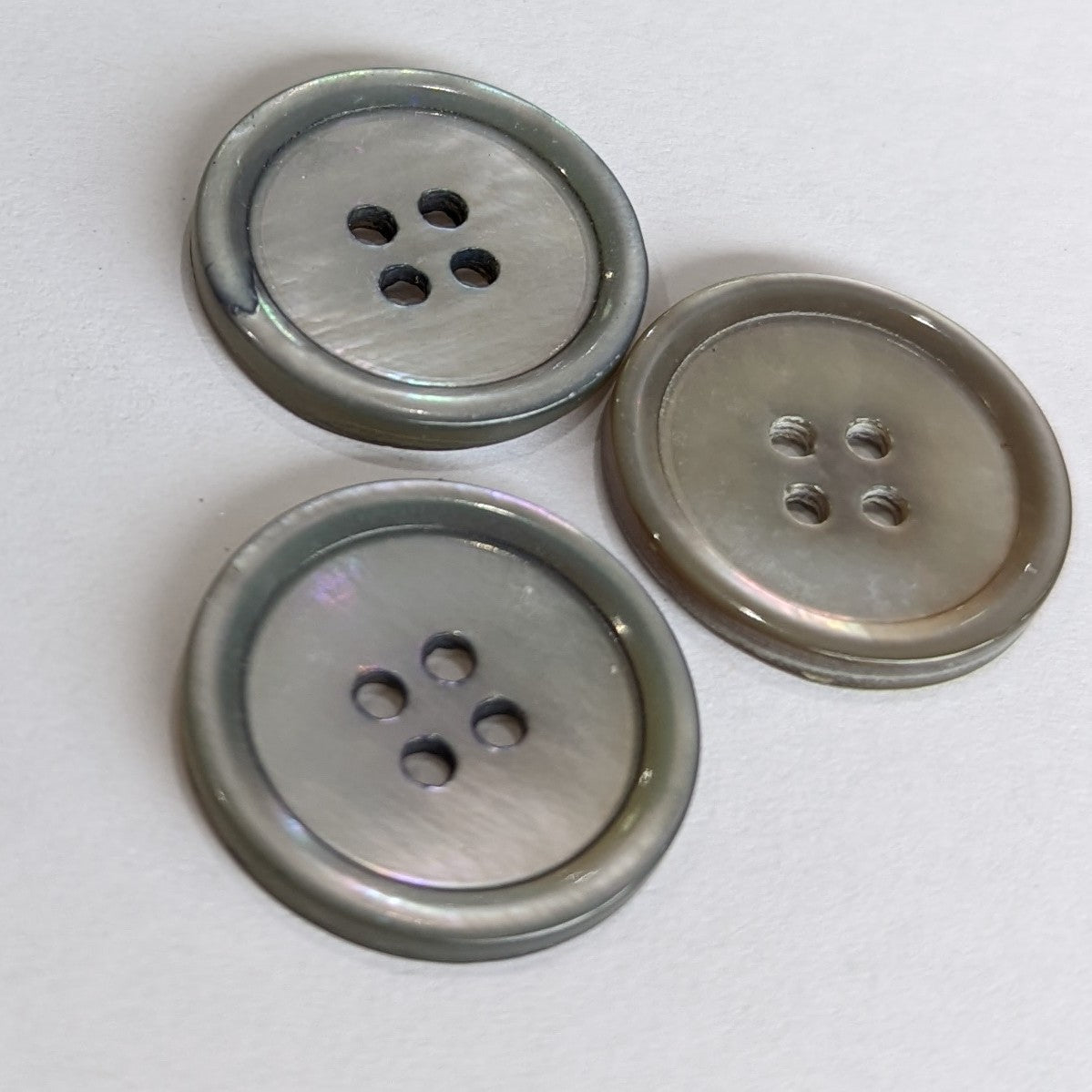 Shell Grey Button Grey Shell / 4 Hole – Buttonmania