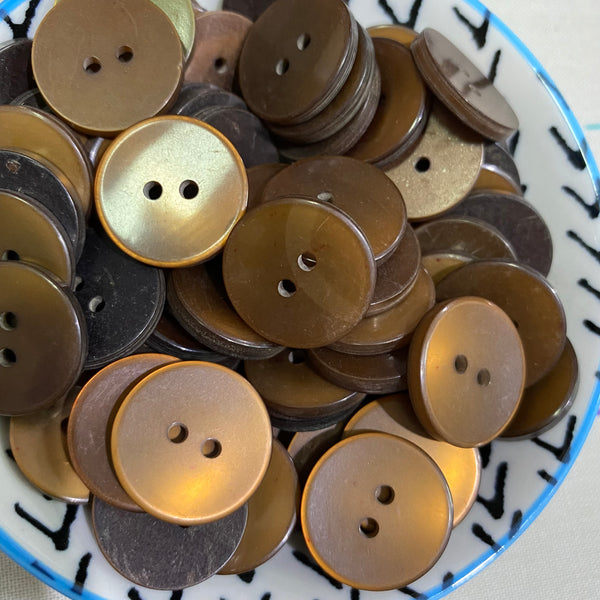 Brown / Shiny / 2 hole