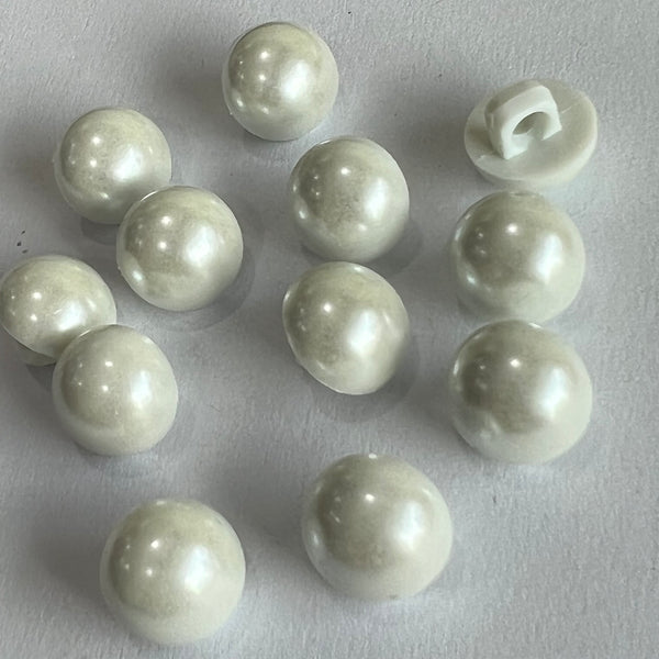 Pearl Button / Plastic Shank