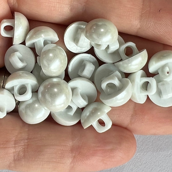 Pearl Button / Plastic Shank