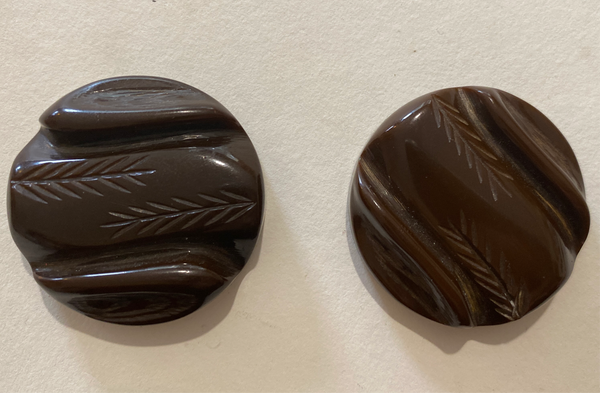 Bakelite / Brown Carved / Coat Button