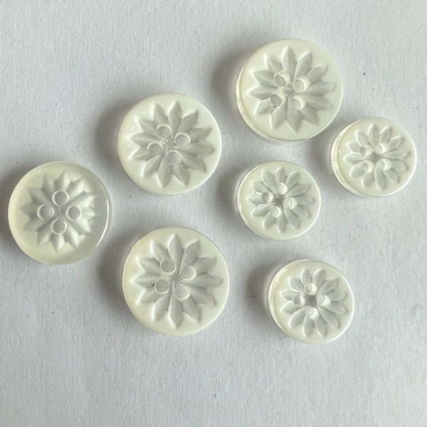 White Flower / Opaque Centre / 4 Hole