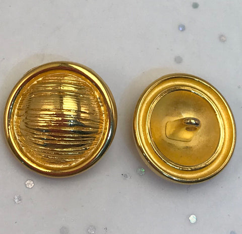 Gold / Textured Lined Dome / Metal / Shiny