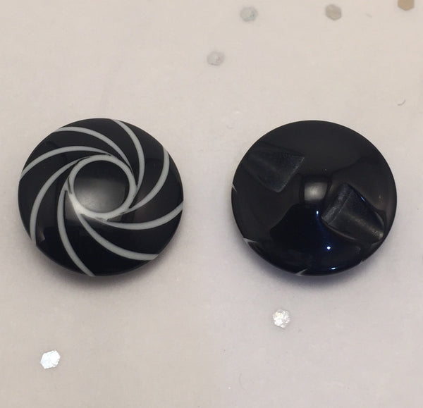 Black with white swirled lines / Domed / Shiny