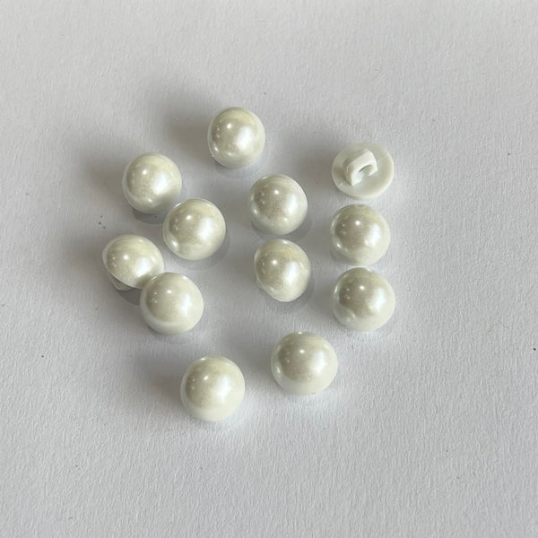 Pearl Button / Plastic Shank
