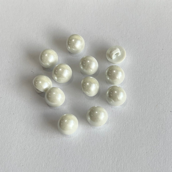 Pearl Button / Plastic Shank