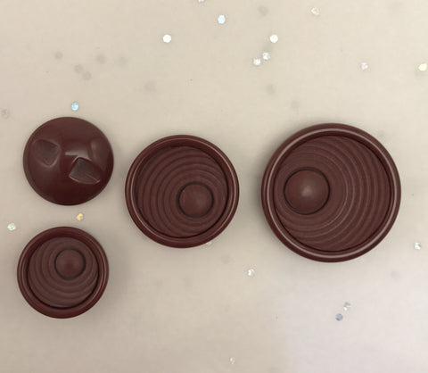 Red (maroon) textured / Matte centre circle / Shiny edge