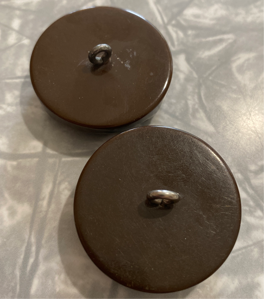 Bakelite / Brown Carved / Coat Button