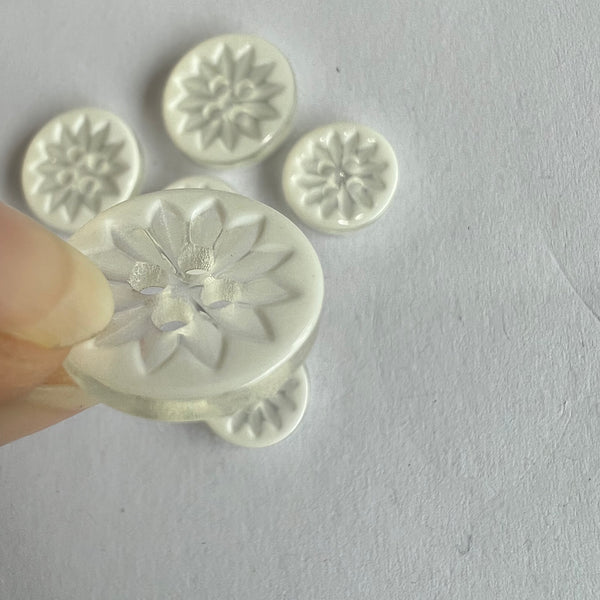 White Flower / Opaque Centre / 4 Hole